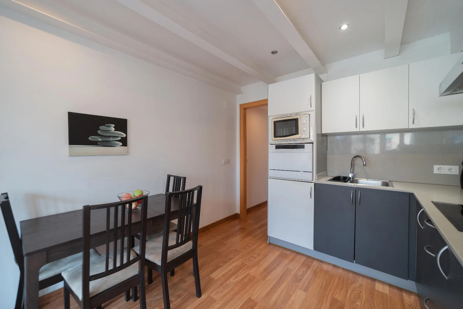 Apartament A d’Apartaments Girona Centre amb cuina equipada i menjador