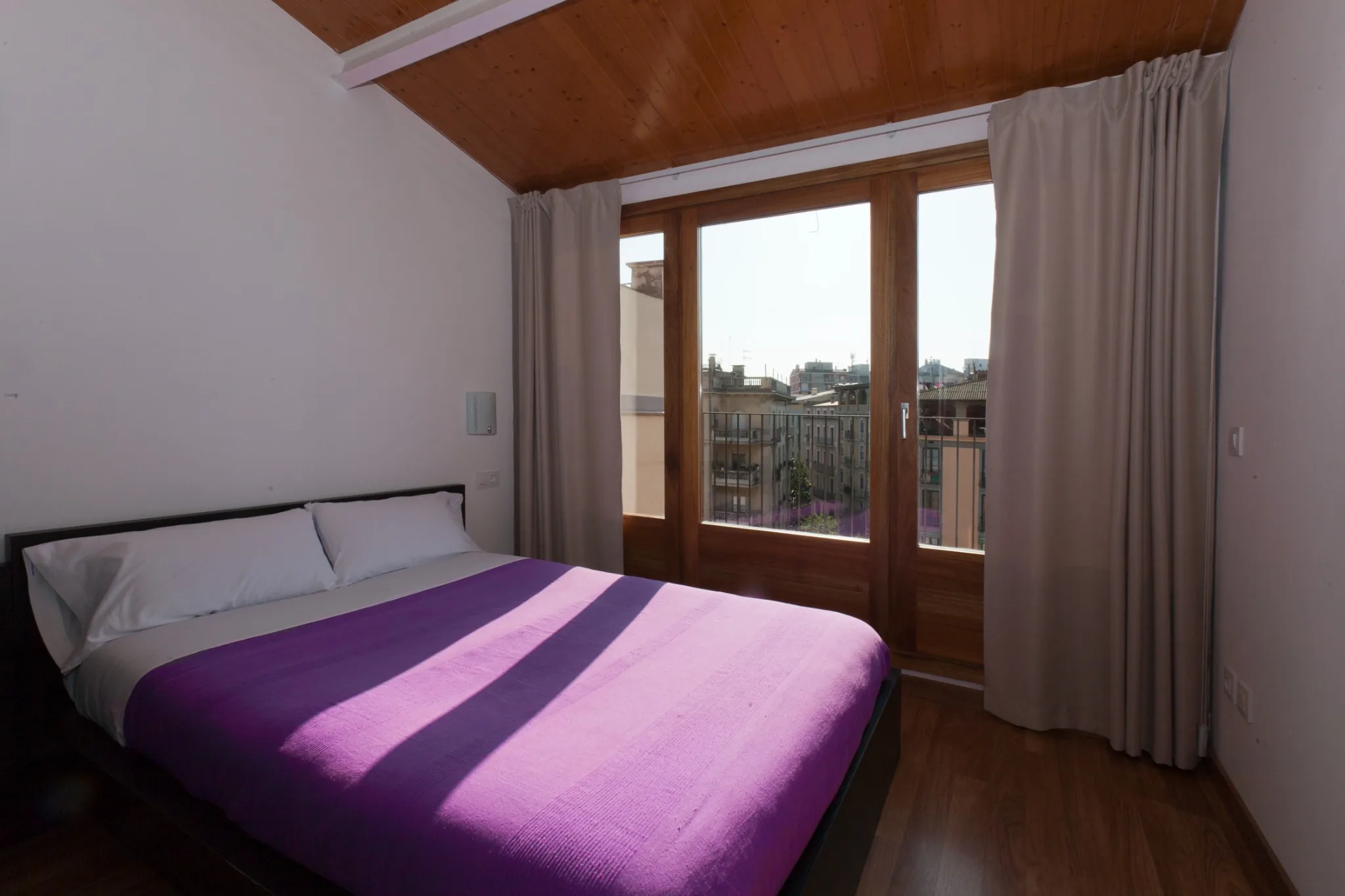 Habitació doble amb sortida a terrassa de l'Apartament C